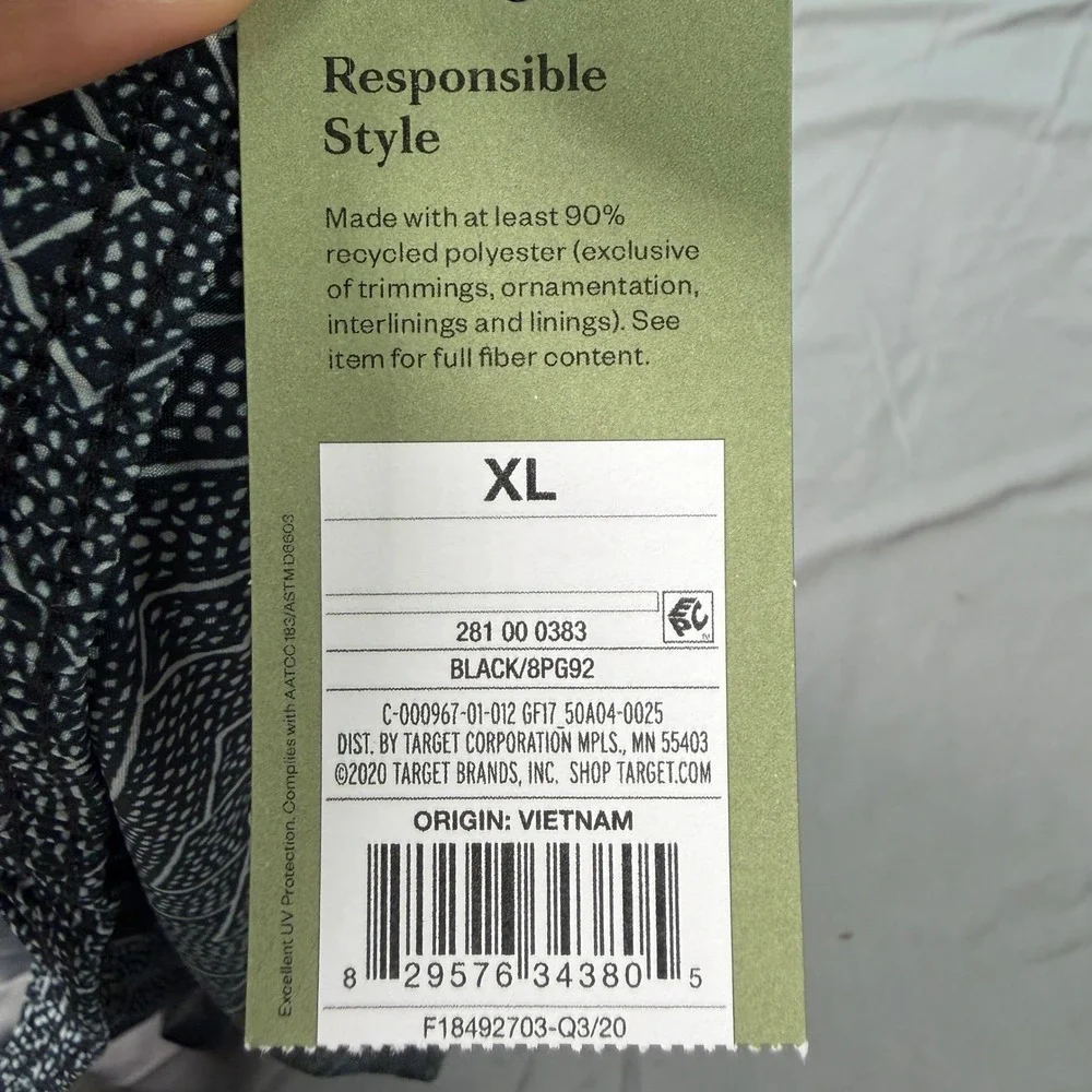 Goodfellow & Co Mens XL Swim Trunks Black White Maze Print 7in Inseam UPF 50+